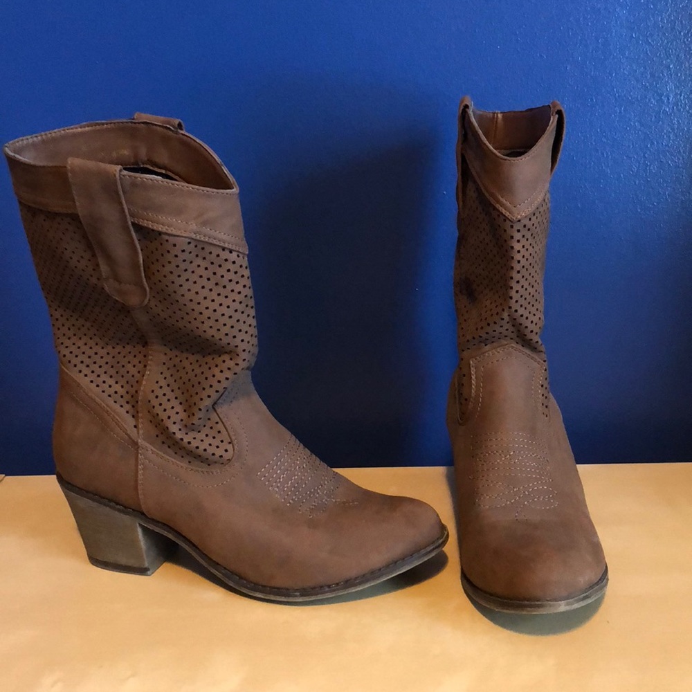 Mesh brown heeled boots